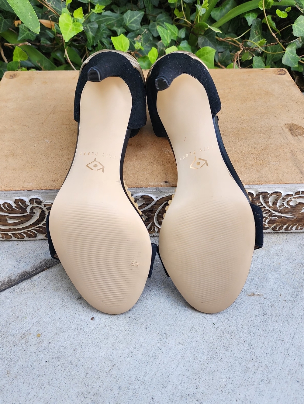 Sexy Wing Accented Katy Perry Sandals - Picture 6 of 6